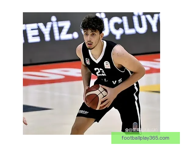 申京：球队开局良好应获胜但比赛中突发断电未能理解原因