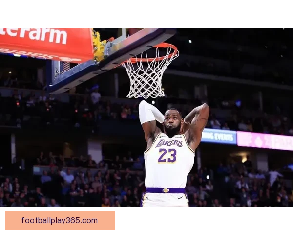 詹姆斯凌晨抵达迈阿密出战热火 追平帕里什历史纪录在即